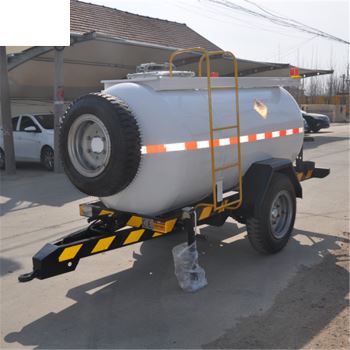 维护和保养水罐拖车时应注意哪些方面？